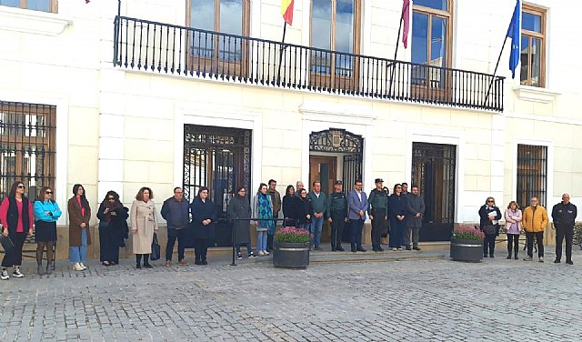 El Ayuntamiento de Cieza guarda un minuto de silencio en memoria de las víctimas del 11M