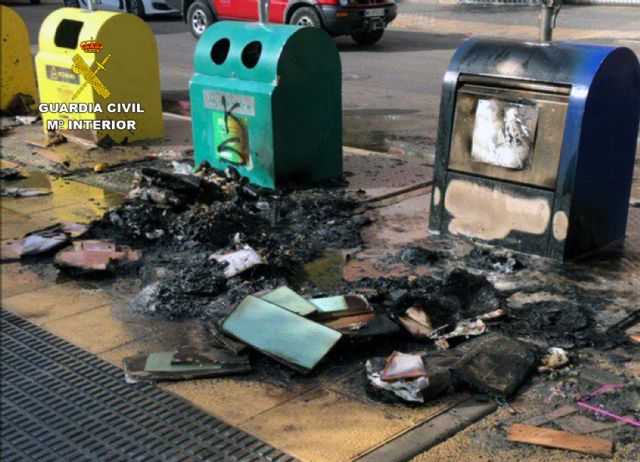 La Guardia Civil detiene al presunto autor del incendio intencionado de 16 contenedores de basura en Cieza