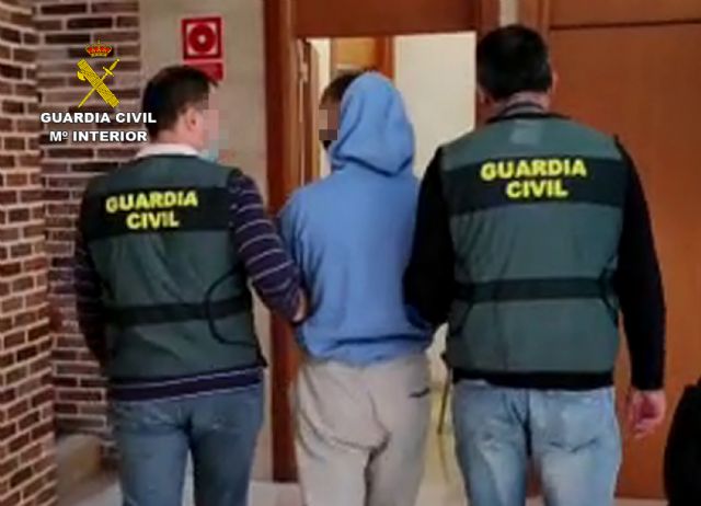 La Guardia Civil detiene a un experimentado delincuente por tres robos con tirón en Cieza