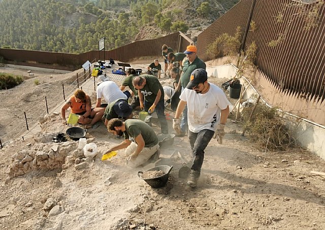 Primera jornada de excavación en el Curso de Arqueología 'Hisn Siyāsa'