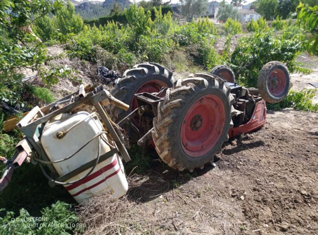 Fallece un tractorista en un accidente en Cieza