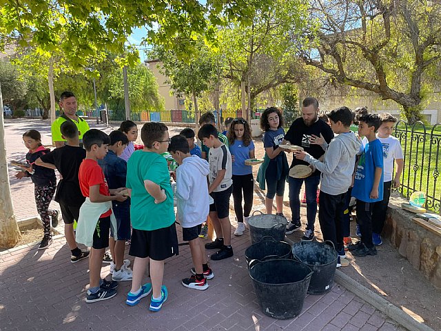 Reconectando con nuestros parques y jardines: Una aventura educativa para los niños de Cieza