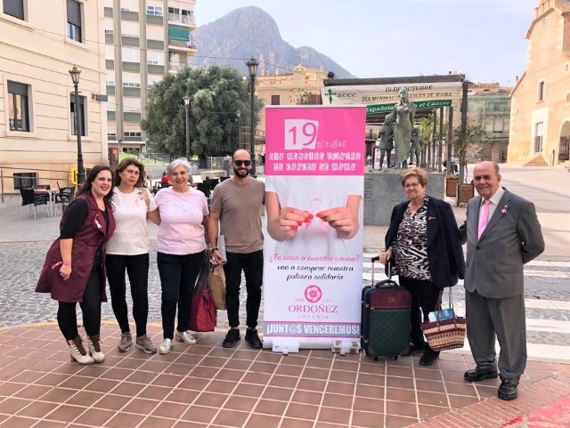 Las concejalías de Salud y Mujer se unen a la junta local de la AECC en el Día Mundial contra el Cáncer de Mama